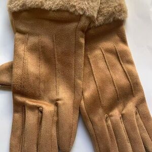 Elegant Tan Fur-Lined Gloves